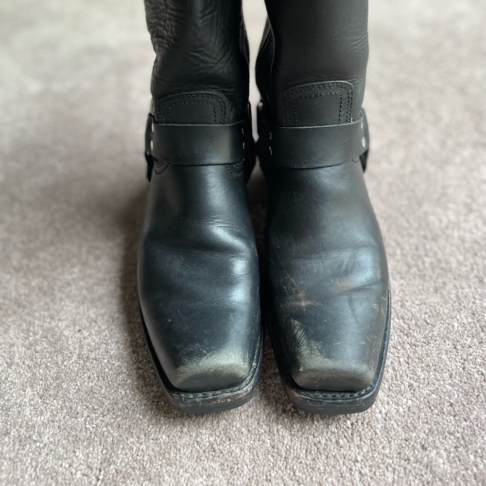 Frye women’s black harness motorcycle boos size 9